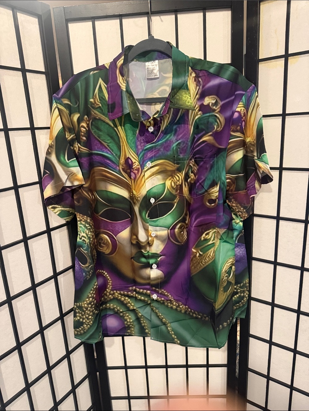 Men’s Green & Purple Mardi Gras Print Button-Up Top